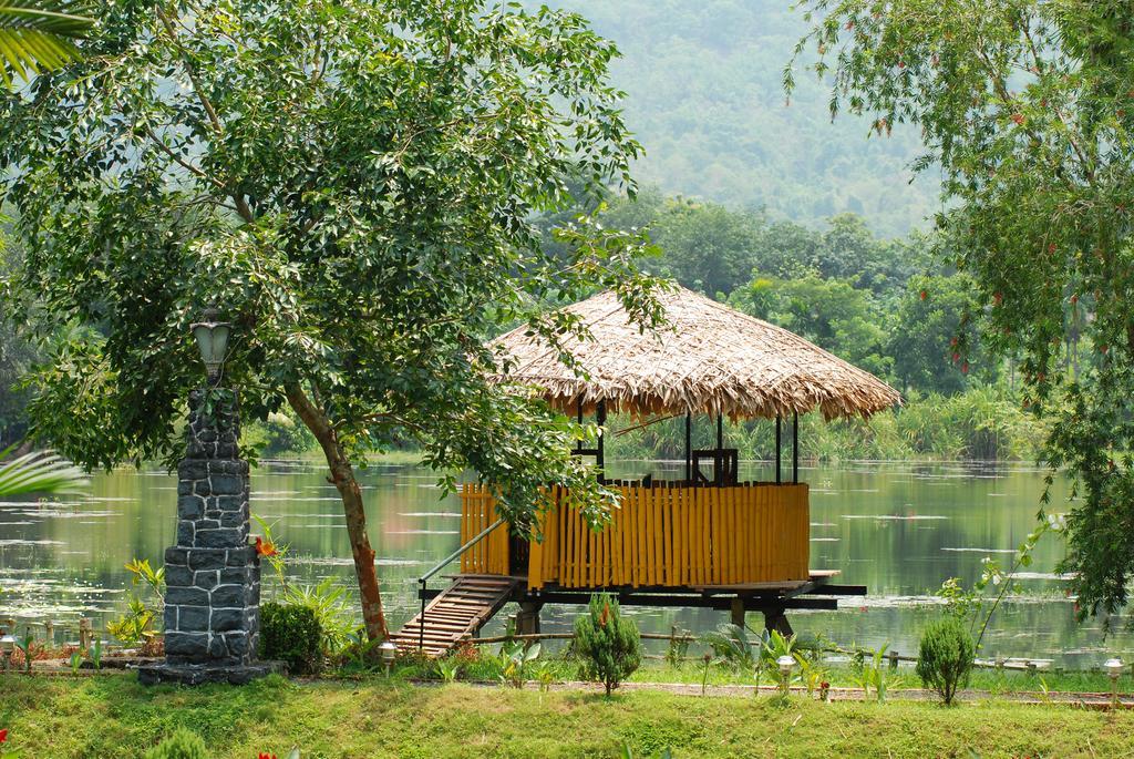Soma Birds Lagoon Hotell Kotamangalam Exteriör bild