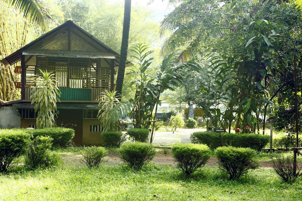 Soma Birds Lagoon Hotell Kotamangalam Exteriör bild