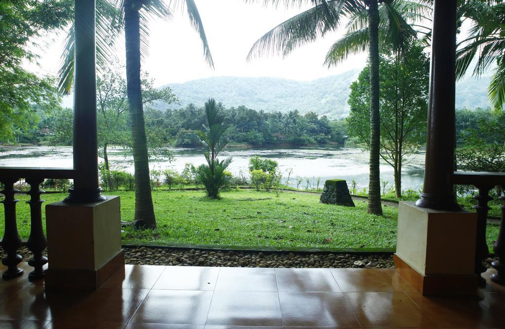 Soma Birds Lagoon Hotell Kotamangalam Exteriör bild