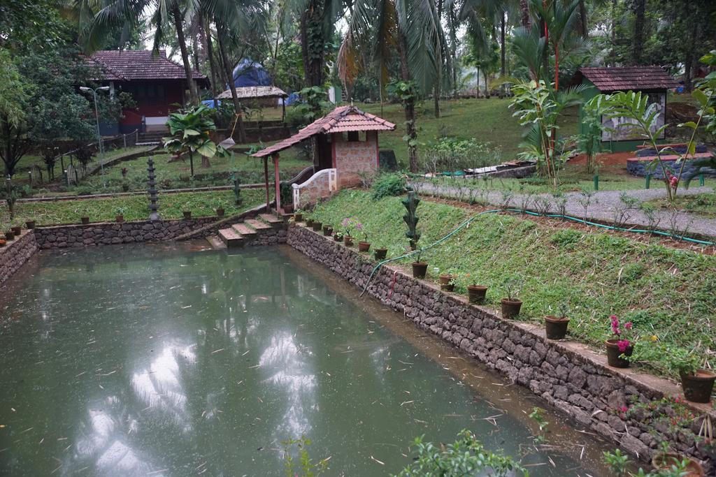 Soma Birds Lagoon Hotell Kotamangalam Exteriör bild