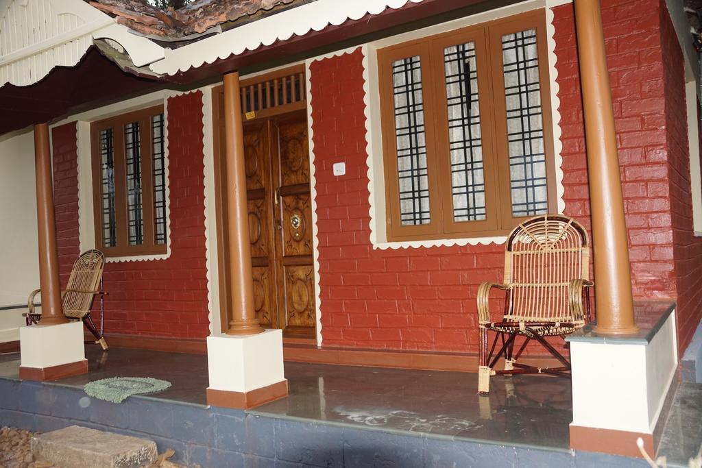 Soma Birds Lagoon Hotell Kotamangalam Exteriör bild